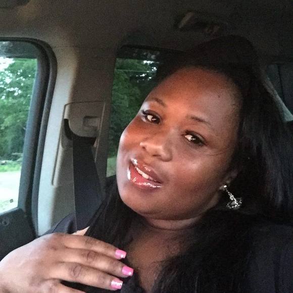 Meet your Posher, Tia - Picture 1 of 1